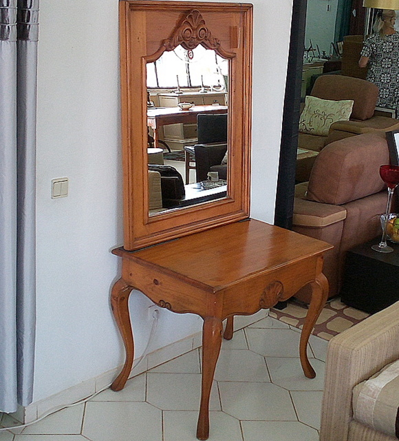 House2House High Quality Used Furniture